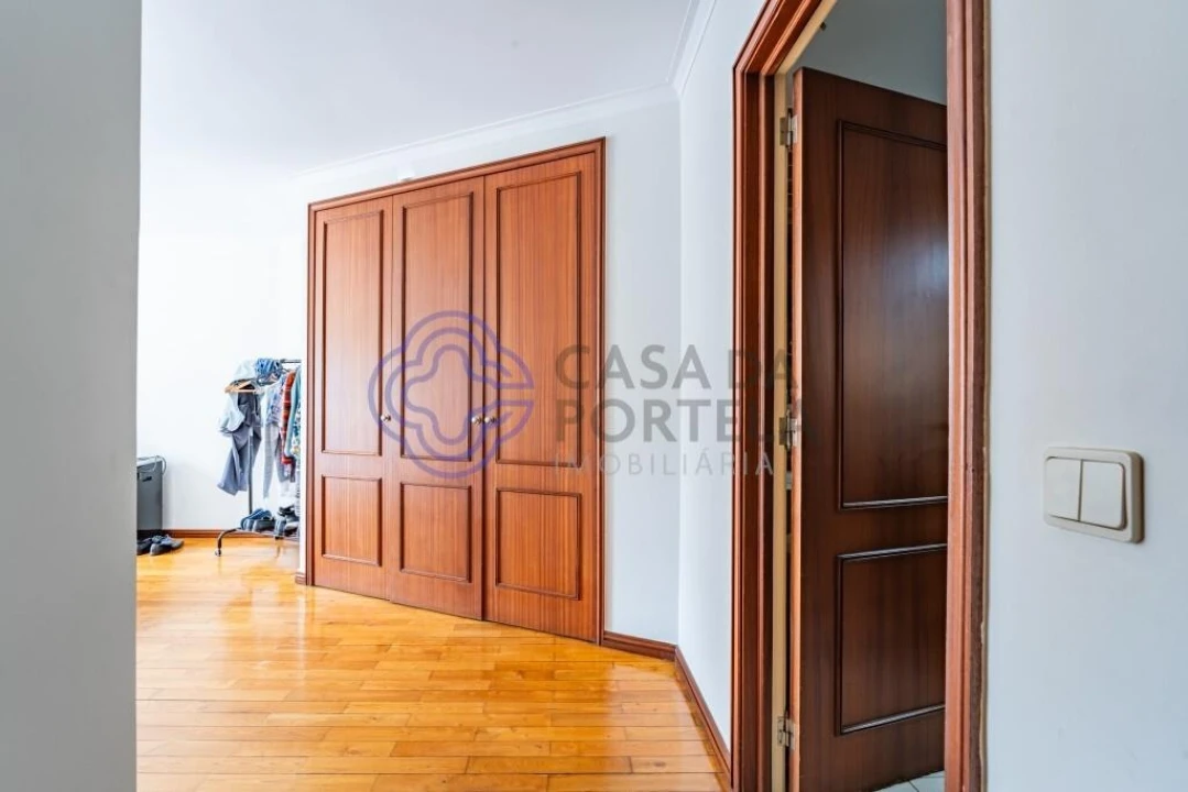 Apartamento T5 para Venda em Mafamude e Vilar do Paraíso Foto 14