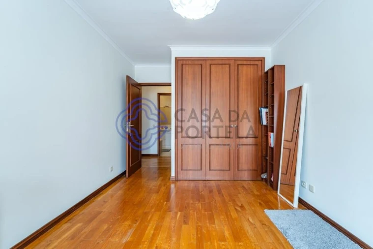 Apartamento T5 para Venda em Mafamude e Vilar do Paraíso Foto 25