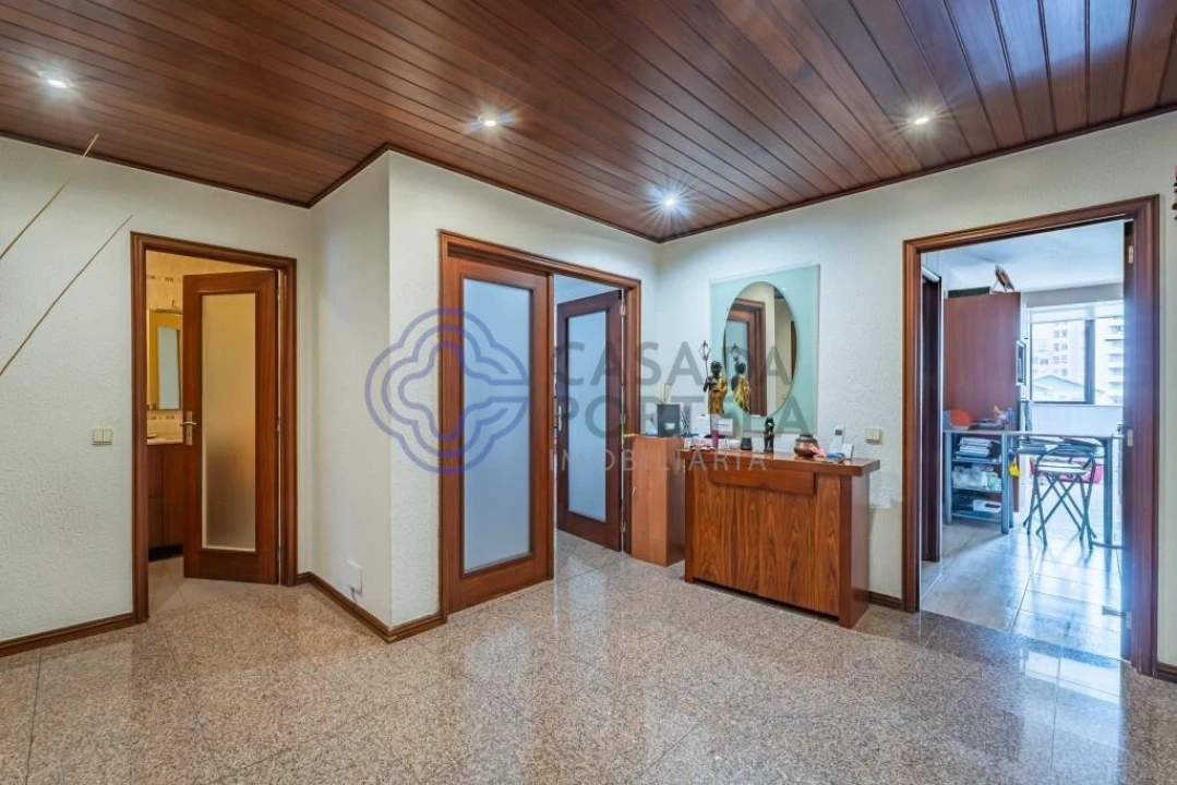 Apartamento T5 para Venda em Mafamude e Vilar do Paraíso Foto 4