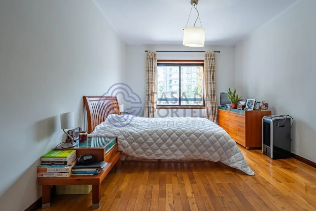 Apartamento T5 para Venda em Mafamude e Vilar do Paraíso Foto 16