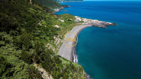 Moradia T2 para Venda em Ribeira Quente