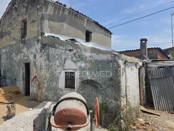 Moradia T1 para Venda em Madalena e Beselga