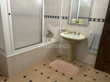 Moradia T5 para Venda em Igreja Nova do Sobral