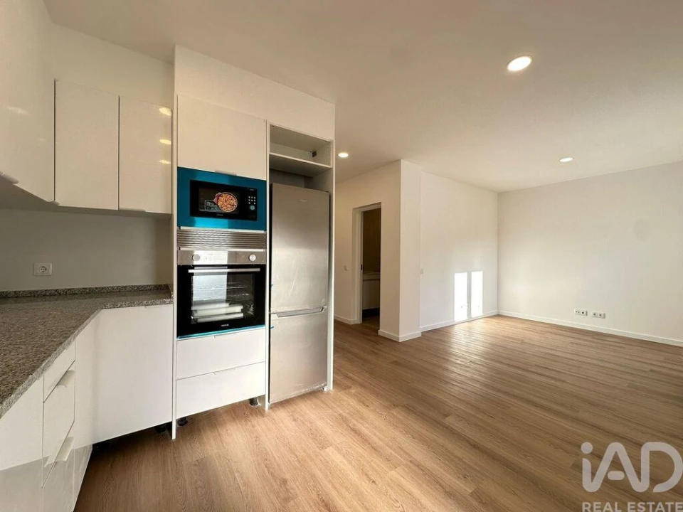 Apartamento T2 para Venda em Faro (Sé e São Pedro) Foto 1
