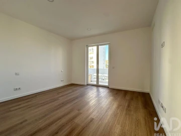 Apartamento T2 para Venda em Faro (Sé e São Pedro)