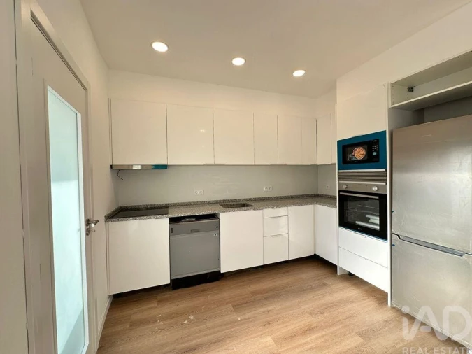 Apartamento T2 para Venda em Faro (Sé e São Pedro) Foto 4