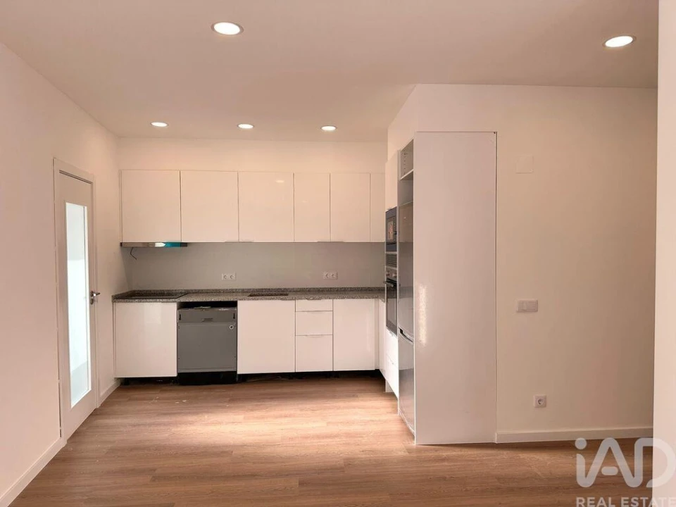 Apartamento T2 para Venda em Faro (Sé e São Pedro) Foto 2