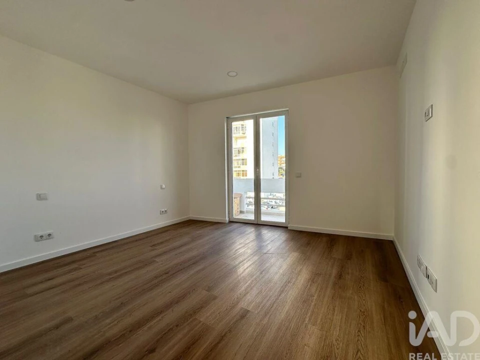 Apartamento T2 para Venda em Faro (Sé e São Pedro) Foto 12