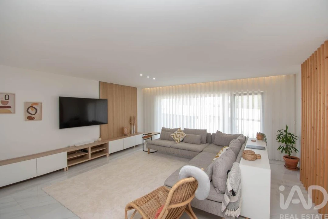 Moradia T4 para Venda em Leiria, Pousos, Barreira e Cortes Foto 3