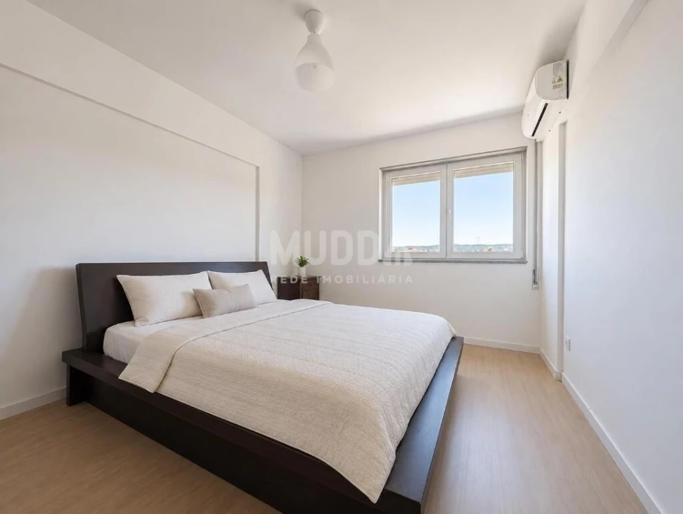 Apartamento T3 para Venda em Sé, Santa Maria e Meixedo Foto 1
