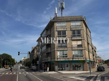 Apartamento T3 para Venda em Lordelo do Ouro e Massarelos