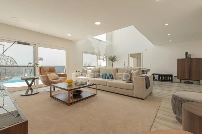 Moradia T4 para Venda em Charneca de Caparica e Sobreda