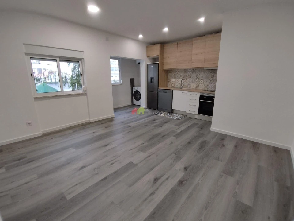 Apartamento T2 para Venda em Baixa da Banheira e Vale da Amoreira Foto 1