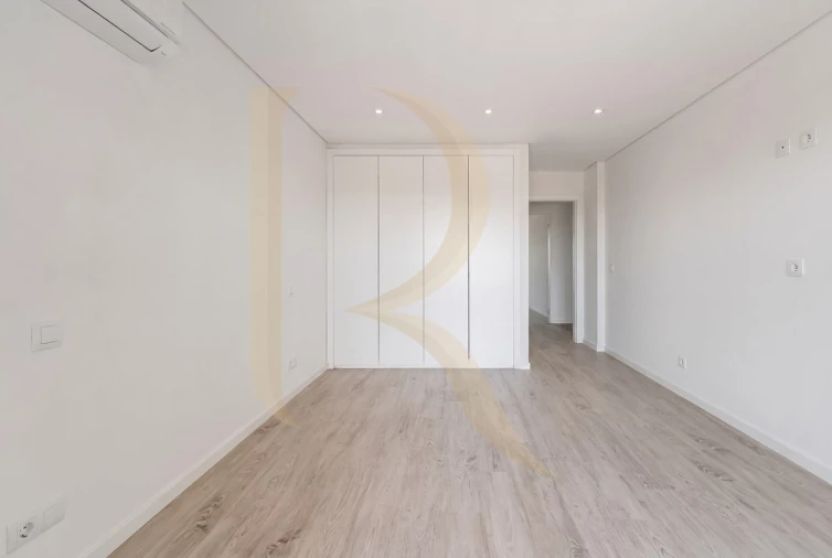 Apartamento T3 para Venda em Seixal, Arrentela e Aldeia de Paio Pires Foto 23