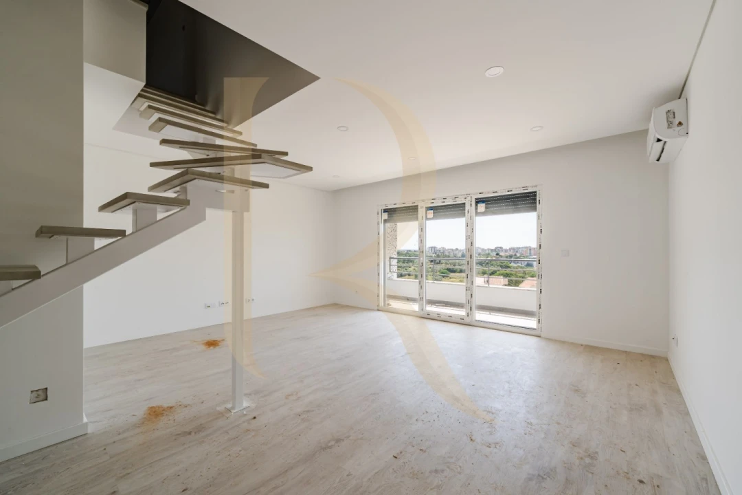 Apartamento T4 para Venda em Seixal, Arrentela e Aldeia de Paio Pires Foto 3