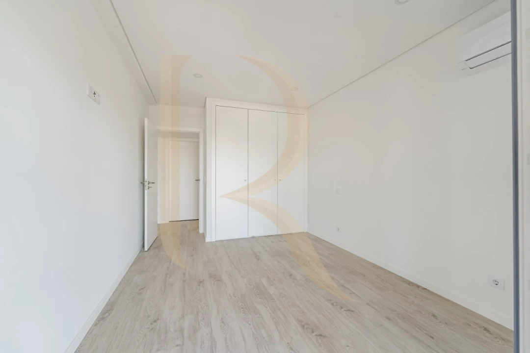 Apartamento T4 para Venda em Seixal, Arrentela e Aldeia de Paio Pires Foto 13