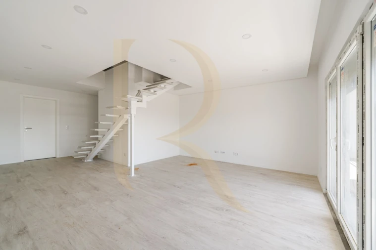 Apartamento T4 para Venda em Seixal, Arrentela e Aldeia de Paio Pires Foto 4