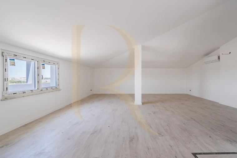 Apartamento T4 para Venda em Seixal, Arrentela e Aldeia de Paio Pires Foto 9