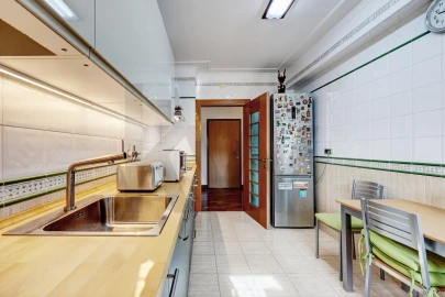 Apartamento T2 para Venda em Santo António dos Cavaleiros e Frielas