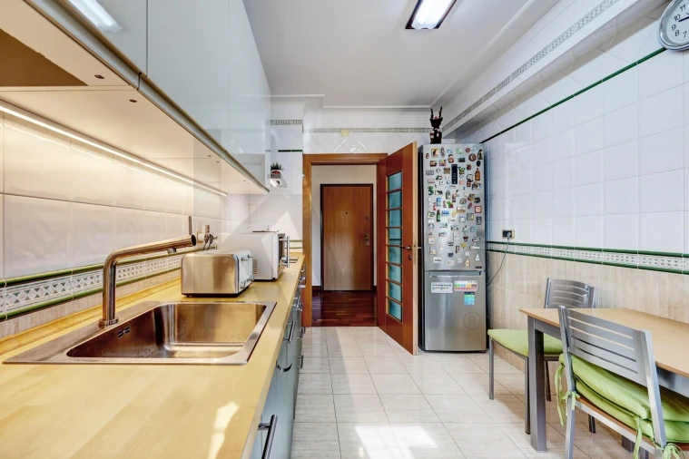 Apartamento T2 para Venda em Santo António dos Cavaleiros e Frielas Foto 7