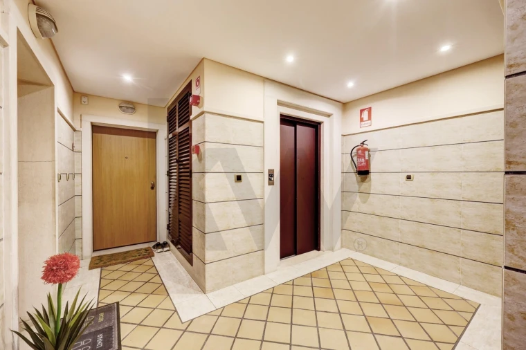 Apartamento T2 para Venda em Santo António dos Cavaleiros e Frielas Foto 27