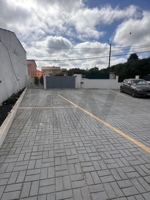 Moradia T2 para Venda em Igreja Nova e Cheleiros