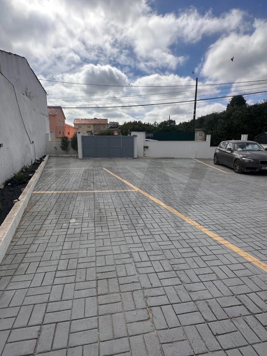 Moradia T2 para Venda em Igreja Nova e Cheleiros Foto 20