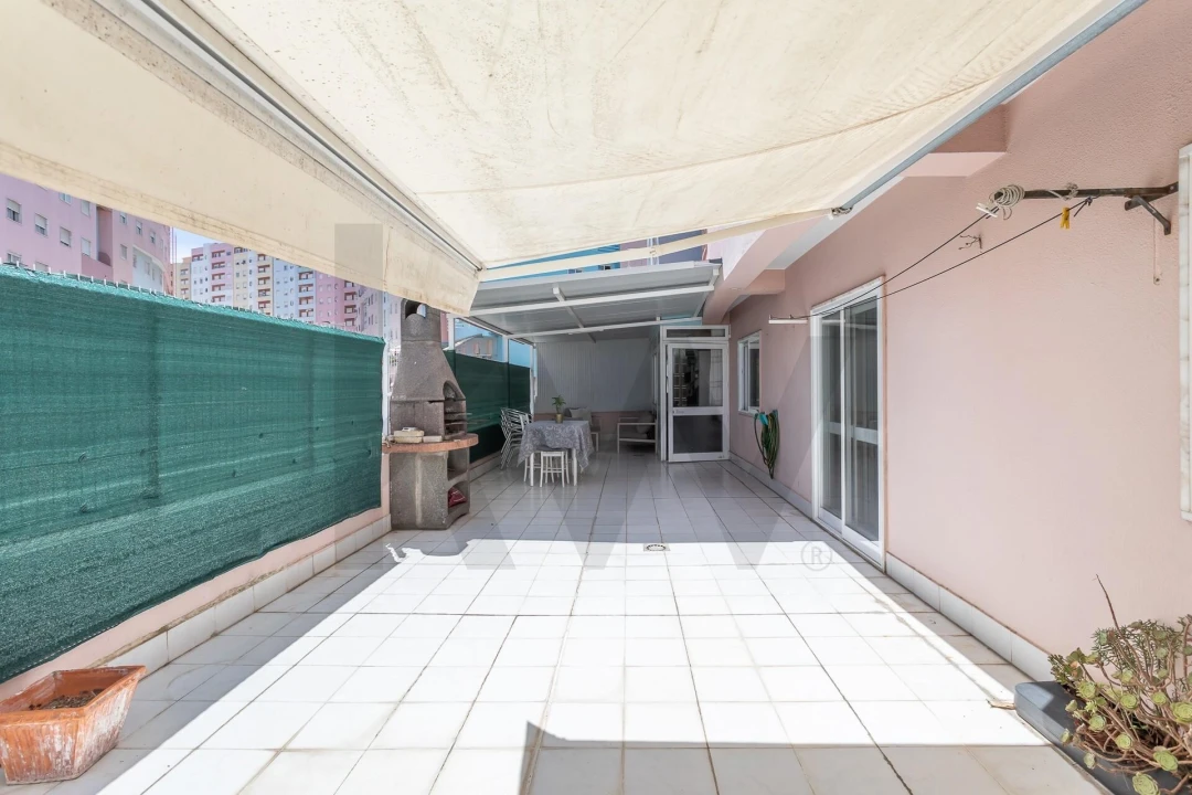Apartamento T2 para Venda em Corroios Foto 24