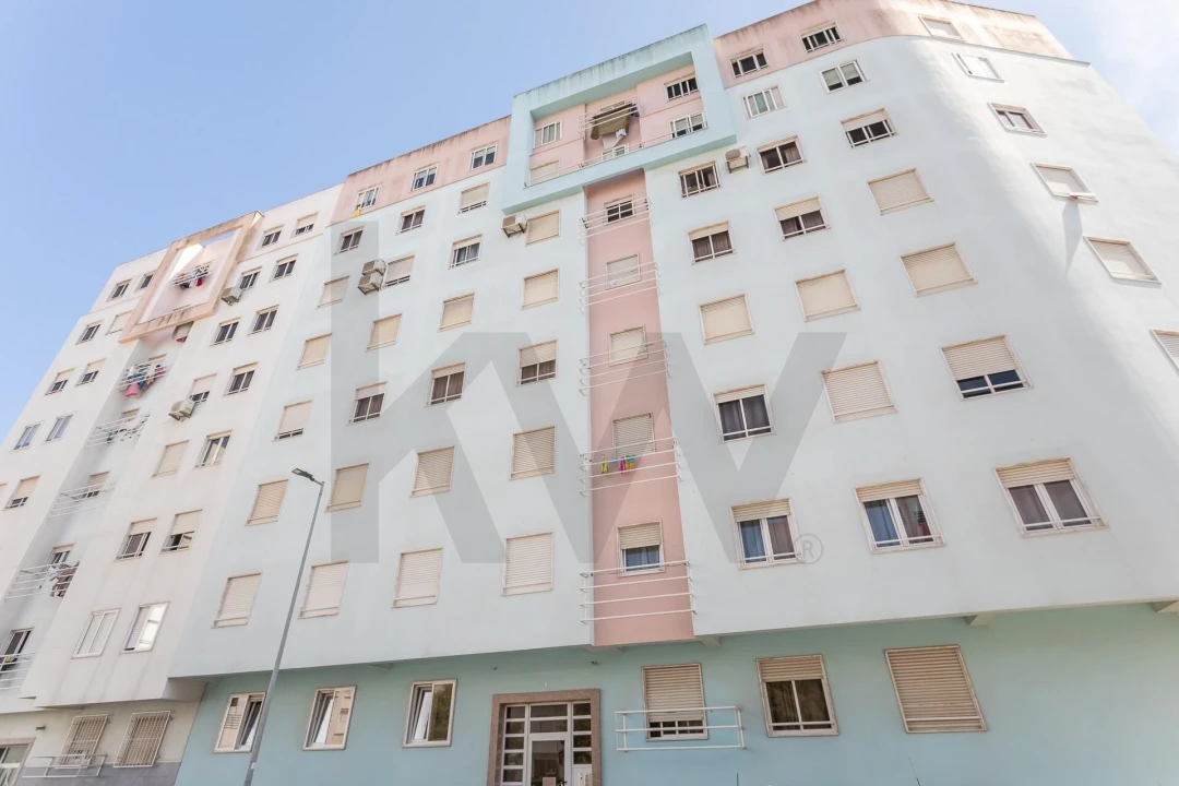 Apartamento T2 para Venda em Corroios Foto 32