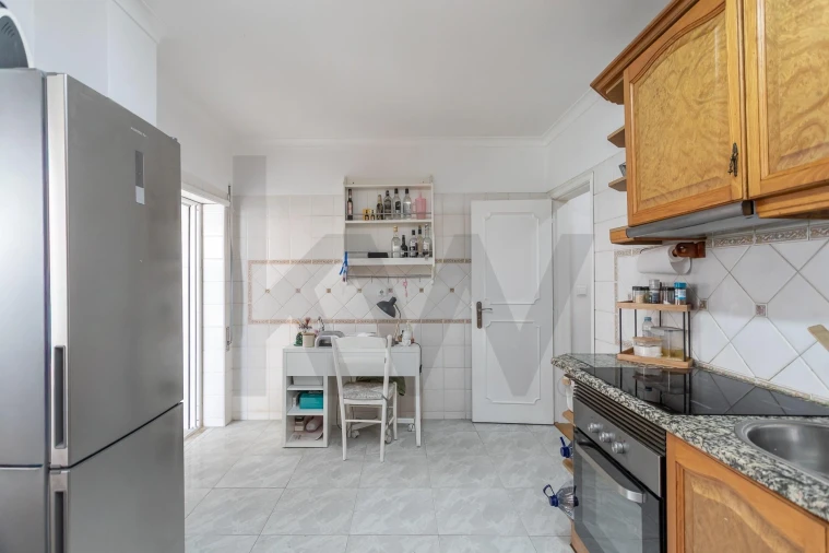 Apartamento T2 para Venda em Corroios Foto 10