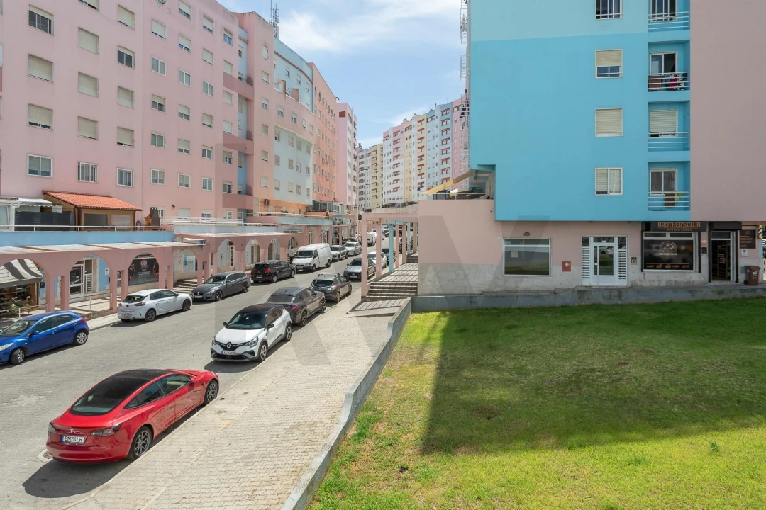 Apartamento T2 para Venda em Corroios Foto 28