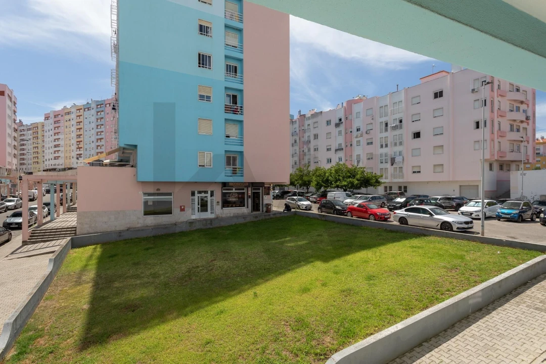 Apartamento T2 para Venda em Corroios Foto 29