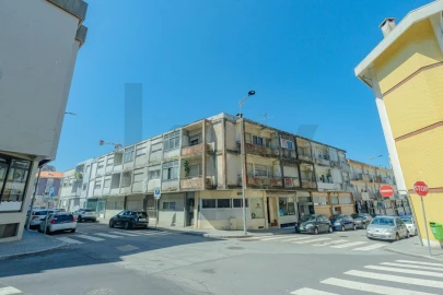 Prédio para Venda em Santa Marinha e São Pedro da Afurada