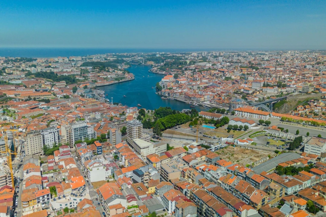 Prédio para Venda em Santa Marinha e São Pedro da Afurada Foto 18