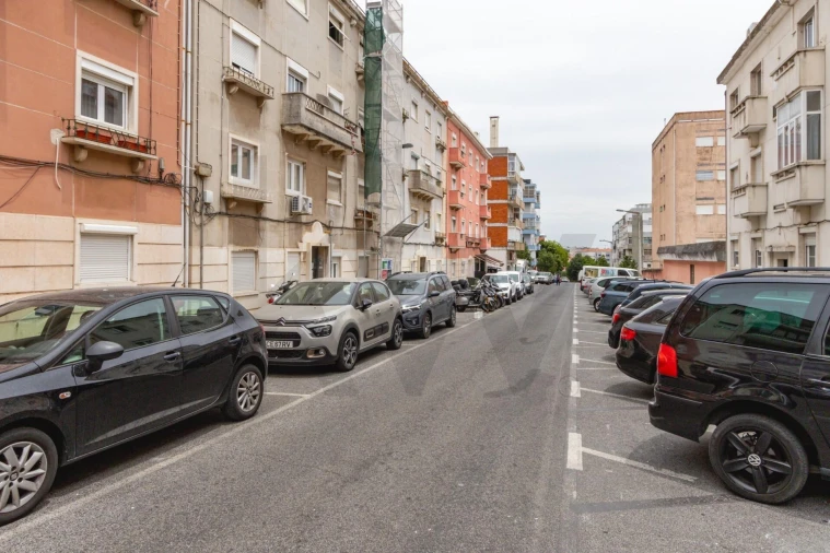 Apartamento T2 para Venda em Ajuda Foto 30