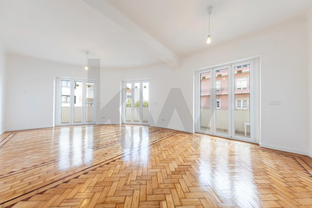 Apartamento T2 para Arrendamento em Campo de Ourique Foto 2