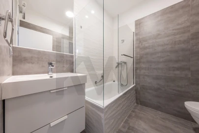 Apartamento T2 para Arrendamento em Campo de Ourique