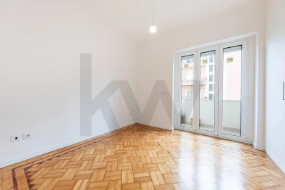 Apartamento T2 para Arrendamento em Campo de Ourique
