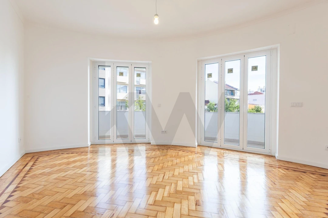 Apartamento T2 para Arrendamento em Campo de Ourique Foto 4
