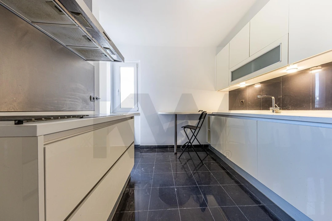 Apartamento T2 para Arrendamento em Campo de Ourique Foto 14