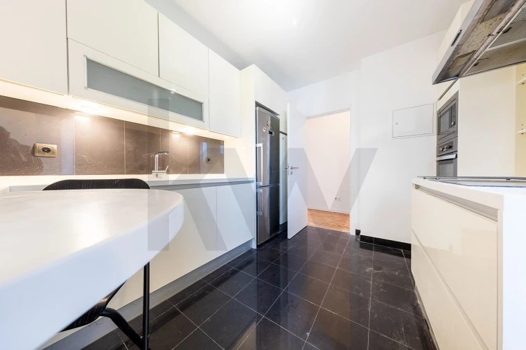 Apartamento T2 para Arrendamento em Campo de Ourique Foto 16