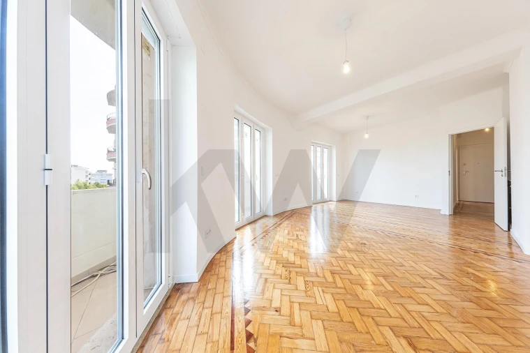 Apartamento T2 para Arrendamento em Campo de Ourique Foto 3