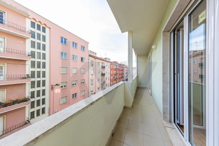 Apartamento T2 para Arrendamento em Campo de Ourique Foto 21