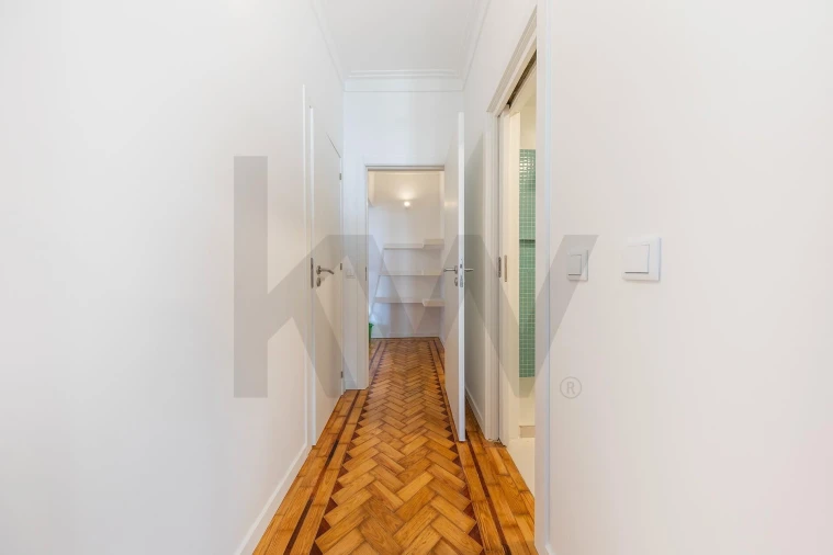 Apartamento T2 para Arrendamento em Campo de Ourique Foto 9