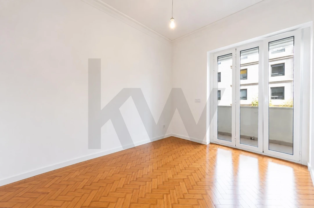 Apartamento T2 para Arrendamento em Campo de Ourique Foto 7