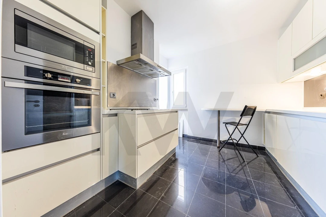 Apartamento T2 para Arrendamento em Campo de Ourique Foto 13