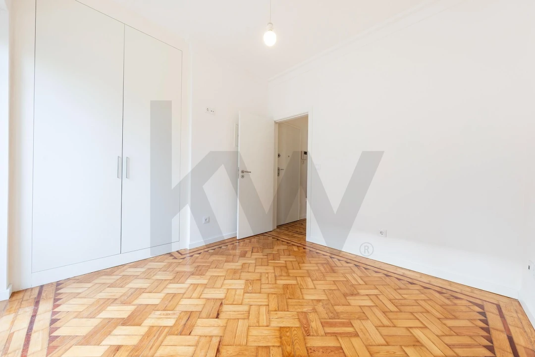 Apartamento T2 para Arrendamento em Campo de Ourique Foto 8
