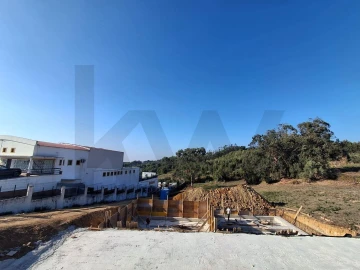 Moradia T3 para Venda em Igreja Nova e Cheleiros