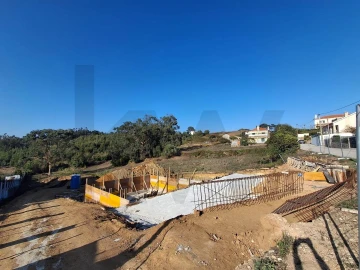 Moradia T3 para Venda em Igreja Nova e Cheleiros