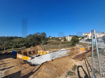 Moradia T3 para Venda em Igreja Nova e Cheleiros